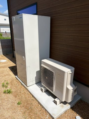 丸亀市中府町４丁目　新築オール電化住宅の発電・温水設備