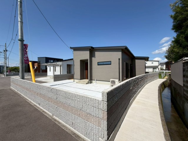 丸亀市中府町４丁目　新築オール電化住宅の外観