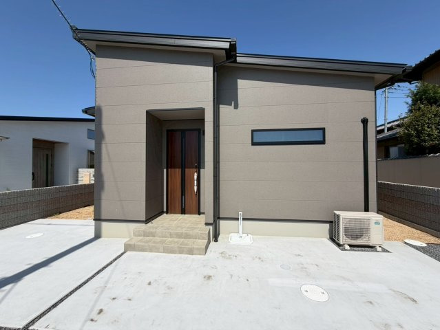 丸亀市中府町４丁目　新築オール電化住宅のエントランス
