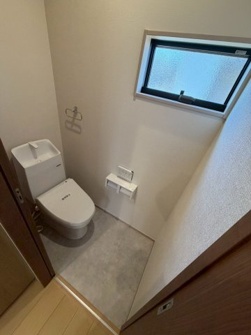 丸亀市中府町４丁目　新築オール電化住宅のトイレ