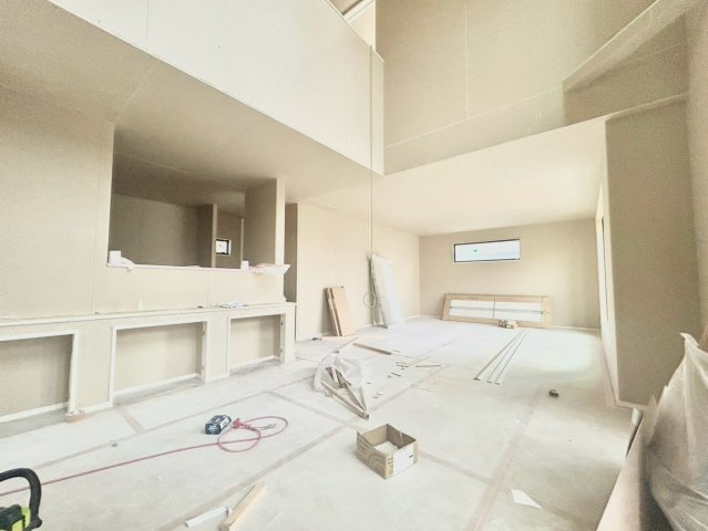 板橋区大谷口1丁目　新築戸建　残1棟の居間・リビング|2026.09.04撮影

現地ご見学希望・資料請求などお気軽にお問い合わせ下さい！
03-5990-5201