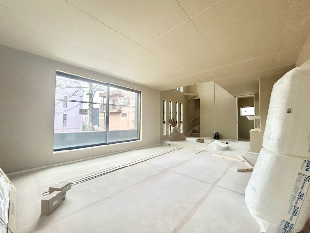 板橋区大谷口1丁目　新築戸建　残1棟の居間・リビング|2026.09.04撮影

現地ご見学希望・資料請求などお気軽にお問い合わせ下さい！
03-5990-5201