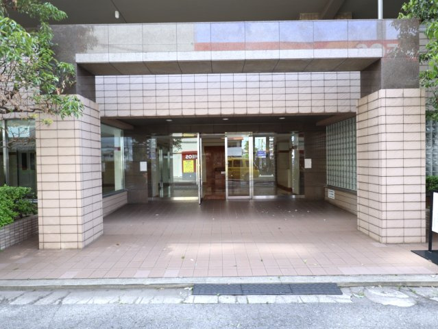 サーパス東島田のエントランス