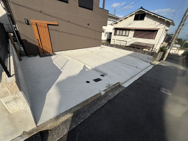 住吉山手９丁目一戸建の駐車場