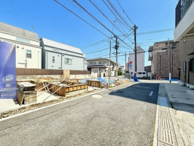 板橋区大谷口1丁目　新築戸建　全2棟の前面道路含む現地写真|2026.04.29撮影

現地ご見学希望・資料請求などお気軽にお問い合わせ下さい！
03-5990-5201