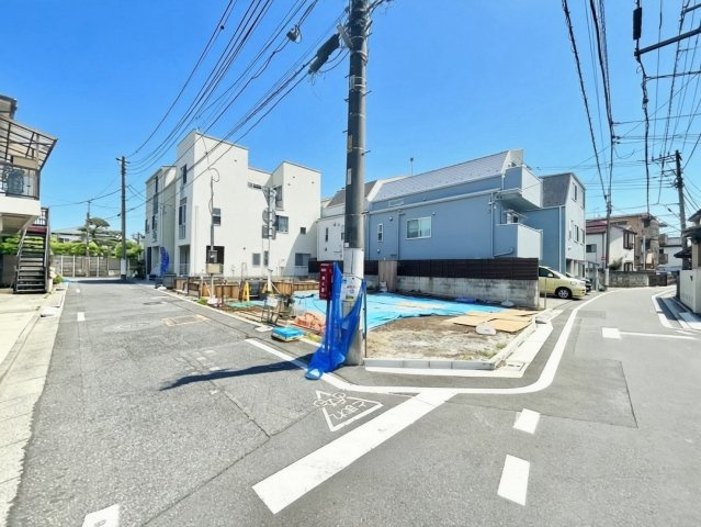 板橋区大谷口1丁目　新築戸建　全2棟の前面道路含む現地写真|2026.04.29撮影

現地ご見学希望・資料請求などお気軽にお問い合わせ下さい！
03-5990-5201