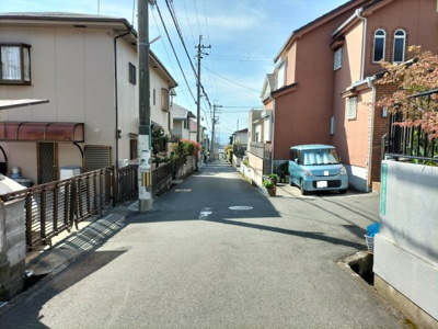 【周辺】 | 松が丘４丁目　貸家 | 前面道路　南方向