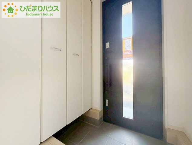 いわき市常磐下湯長谷町第２　新築戸建　4号棟の玄関|スニーカーマニアも納得の天井まであるシューズボックス!(^^)!