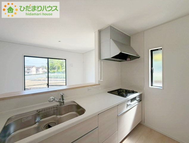 いわき市常磐下湯長谷町第２　新築戸建　4号棟のキッチン|3口コンロでお料理する時間も短くなりそうですね(*‘∀‘)