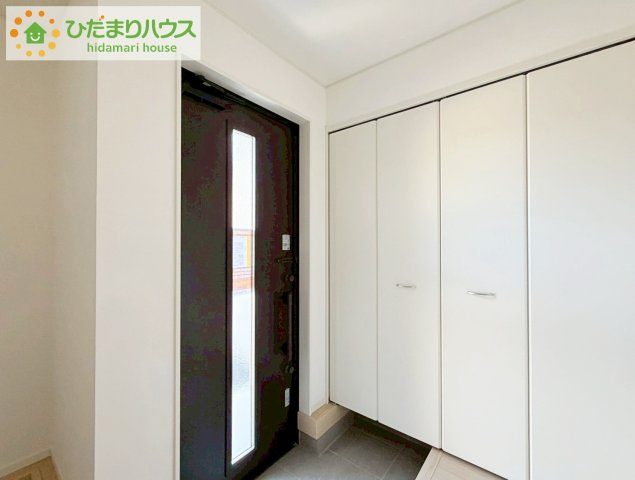 いわき市常磐下湯長谷町第２　新築戸建　3号棟の玄関|スニーカーマニアも納得の天井まであるシューズボックス!(^^)!