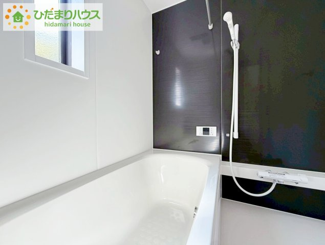 いわき市常磐下湯長谷町第２　新築戸建　3号棟の浴室|"何歳まで一緒に入ってくれるだろうか・・・。
広いお風呂は、お子様と一緒に入るバスタイムがより楽しくなります。"