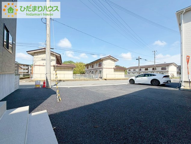いわき市常磐下湯長谷町第２　新築戸建　3号棟の駐車場|カースペース２台ＯＫ！前面道路も幅が広いため車庫入れも安心です(^^)/