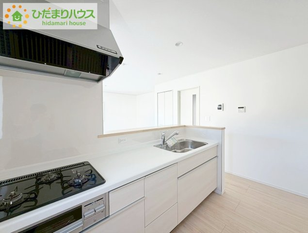 いわき市常磐下湯長谷町第２　新築戸建　3号棟のキッチン|3口コンロでお料理する時間も短くなりそうですね(*‘∀‘)