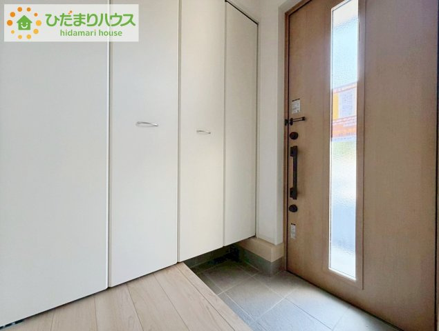 いわき市常磐下湯長谷町第２　新築戸建　2号棟の玄関|"シューズクロークは、レインコートやベビーカー、ゴルフバッグなど大きな荷物を置けるので、
いつでも玄関を綺麗に保てます(*^-^*)"