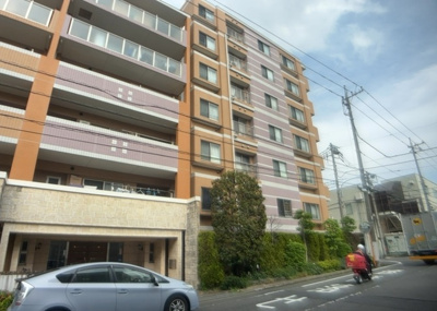 【構造・工法・仕様】 | ライオンズグローベルめじろ台 | ＲＣ造、Reinforced Concreteは直訳すると補強されたコンクリートです。主に柱や梁・床・壁が鉄筋とコンクリートで構成おり、鉄筋を組んだ型枠にコンクリートを流し込んで固めたものを指します。