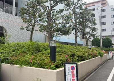 【庭】 | ライオンズプラザ淵野辺 | 物件によっては、入居者が個人的に使用できる専用庭がついているものもあります。また、住宅の中にある土間の部分を庭と呼ぶこともあります。庭の用途は住む人によって変わり、それによってデザインもさまざまです。