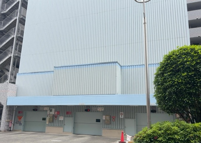 【駐車場】 | ライオンズプラザ淵野辺 | 駐車場と明記されていても、最小スペースでつくられた駐車場だと大型車は駐車できなかったり、出入りしにくくなったりする可能性があります。お車のサイズと購入したい物件の駐車場のサイズを現地で確認しましょう。