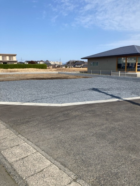 リーブルガーデン  常陸大宮市野中町　第2　限定1棟！の前面道路含む現地写真|ゆったり駐車スペースも魅力です。
