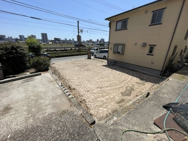 三滝本町2丁目　土地の外観|公道と私道に面した角地で開放的です。