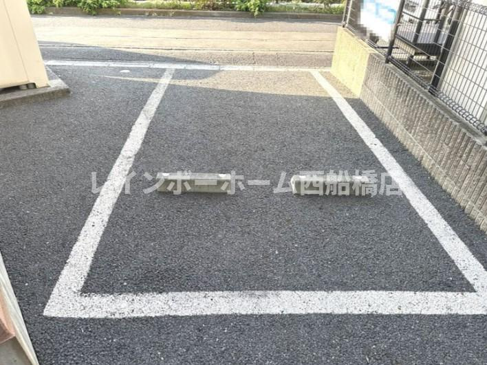 アンプルールフェールカノンの駐車場