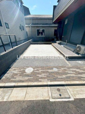 BLOOMING MAISON小平市大沼町4号棟 .の駐車場