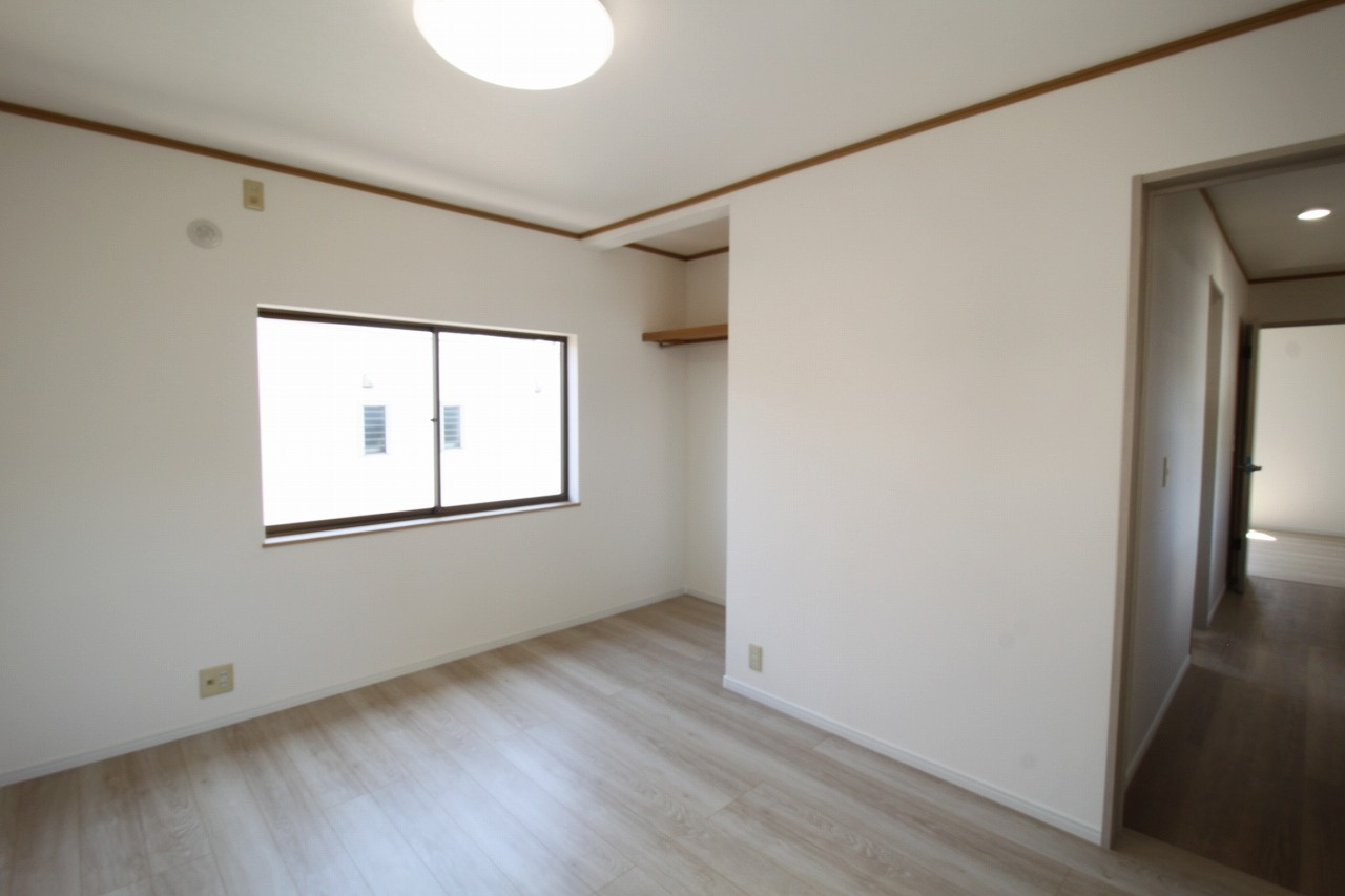 東秦泉寺　中古戸建　（リフォーム済）の洋室|2F　南東の部屋　6.0帖