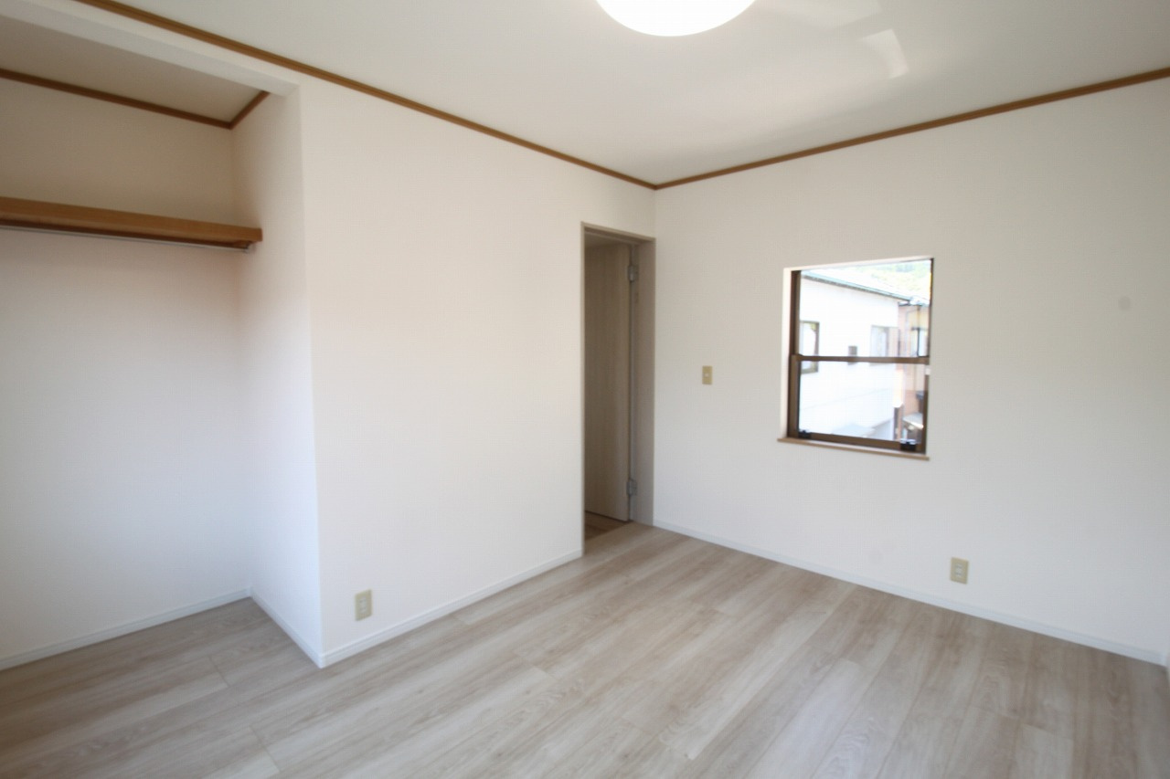 東秦泉寺　中古戸建　（リフォーム済）の洋室|2F　南東の部屋　6.0帖