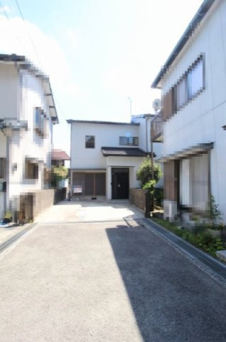 東秦泉寺　中古戸建　（リフォーム済）の前面道路含む現地写真