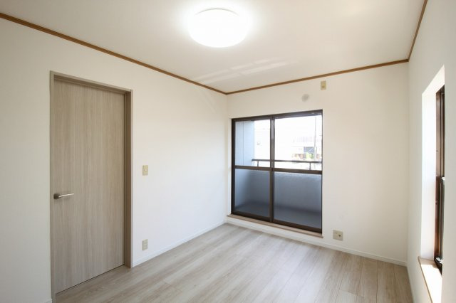 東秦泉寺　中古戸建　（リフォーム済）の洋室|2F　南西の部屋　6.0帖