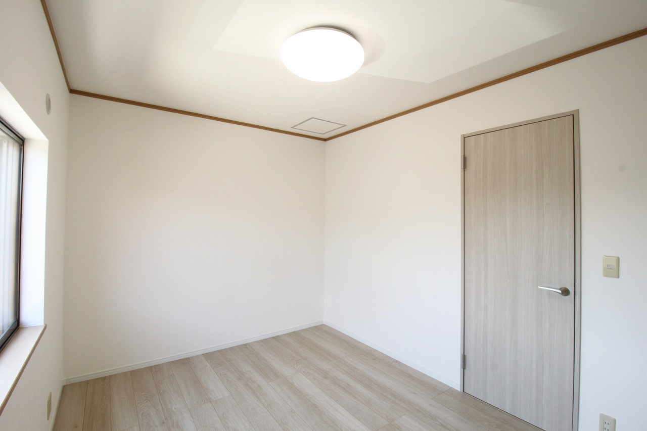 東秦泉寺　中古戸建　（リフォーム済）の洋室|2F　南の部屋　6.0帖
