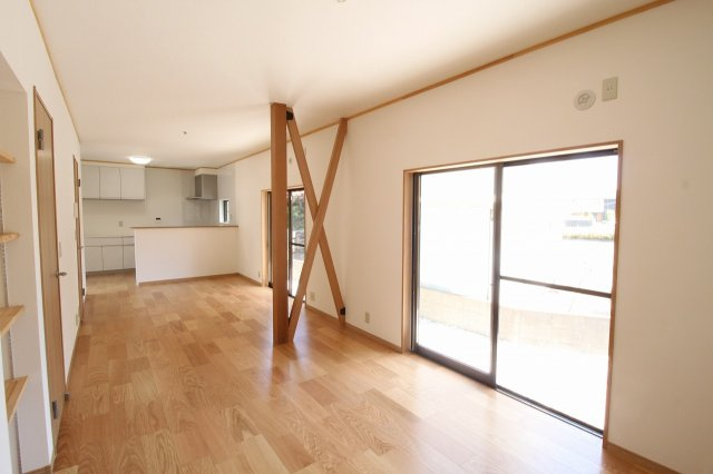 東秦泉寺　中古戸建　（リフォーム済）の居間・リビング|LDK　18.3帖
