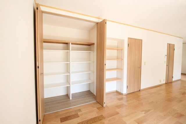 東秦泉寺　中古戸建　（リフォーム済）の収納|LDK　18.3帖