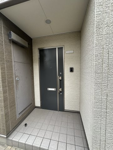 アルバ・カーサの玄関