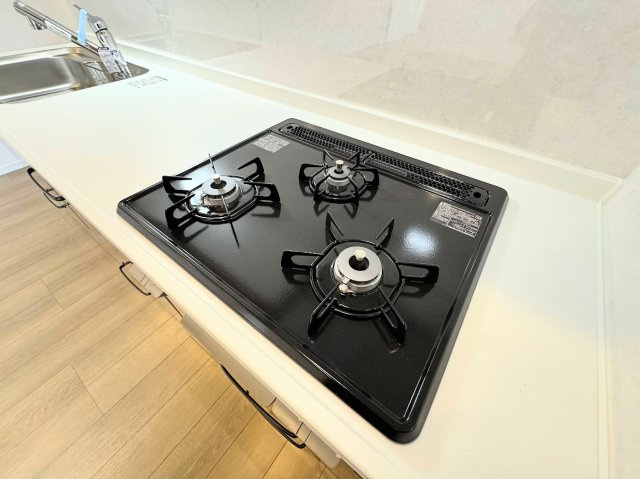 サニーヒル上永谷テラスハウスのキッチン|◆毎日使うものだからこそ、料理をする人にとって何口あるのかは重要なポイントですね！