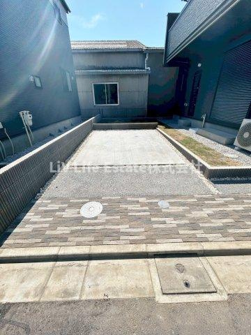 BLOOMING MAISON小平市大沼町5号棟 .の駐車場