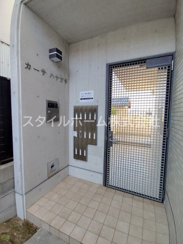 カーサハナブサのエントランス|別部屋写真です。