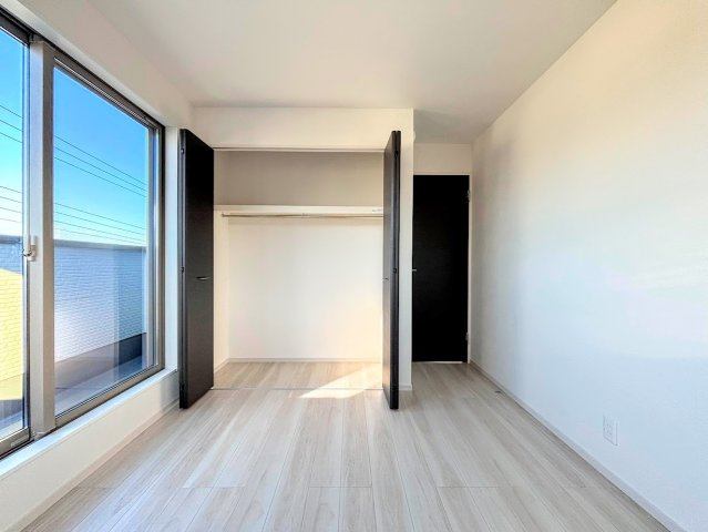 栄区桂台南2丁目　新築戸建ての洋室|◆感性を育むプライベートルームはシンプルでスマートな空間。好みの空間で読書をしたり、音楽を聞いたりと一人の時間も充実したものにできます。
