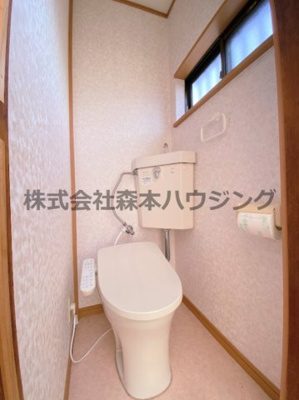【トイレ】 | 　大東市北条4丁目16テラスハウス | 落ち着いた色調のトイレです