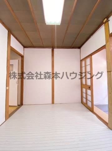 【居間・リビング】 | 　大東市北条4丁目16テラスハウス | ゆったり過ごせる居間です
