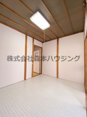【居間・リビング】 | 　大東市北条4丁目16テラスハウス | こちらの居間で趣味の時間をお楽しみください