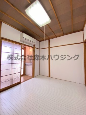 【洋室】 | 　大東市北条4丁目16テラスハウス | 明るい洋室です
1階