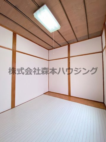 【洋室】 | 　大東市北条4丁目16テラスハウス | 使い勝手のいい洋室です
2階