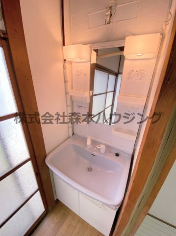 【独立洗面台】 | 　大東市北条4丁目16テラスハウス | 朝の支度にも助かる、独立の洗髪洗面化粧台