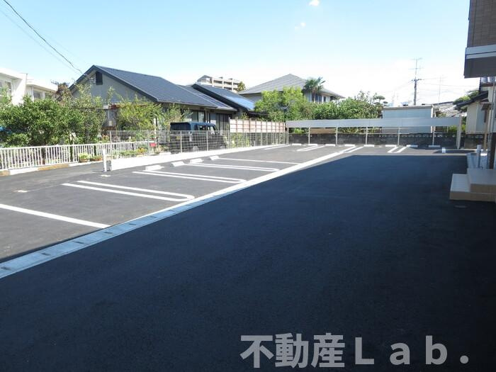 ノブレスの駐車場