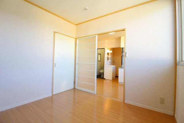708Bの居間・リビング|退去前のため、別部屋のお写真です。