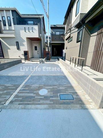 BLOOMING MAISON小平市大沼町8号棟 .の駐車場