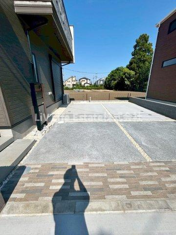 BLOOMING MAISON小平市大沼町9号棟 .の駐車場