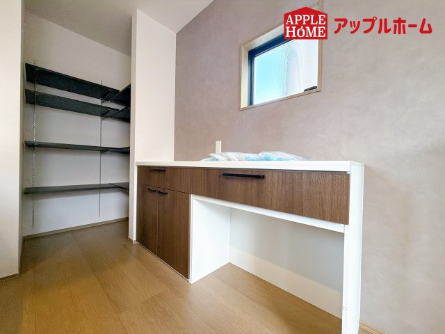 [新築住宅] さいたま市南区根岸三丁目 全4区画のキッチン|見栄えもよくお手入れもスムーズに出来ます。豊富な収納力もございますので、キッチンスペースをスッキリとお使い頂けそうです。