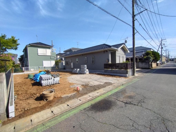 敷地面積47坪　売地　川越市石原町二丁目6期の前面道路含む現地写真|西側公道約5.27ｍ、約9.16ｍ接道！接道幅が広くお車の出し入れもラクラクです♪