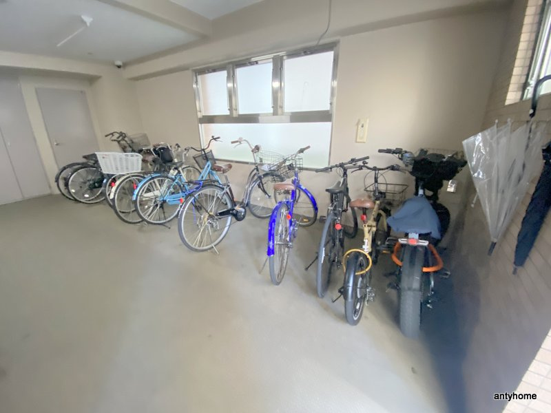 プレサンス内本町　仲介手数料無料の駐車場